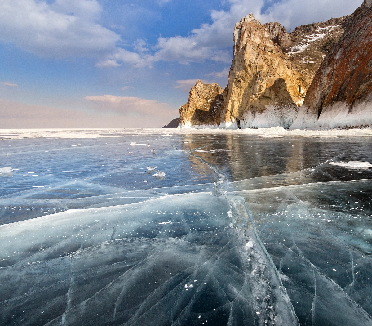 Когда лучше ехать на Байкал, чтобы увидеть прозрачный лед